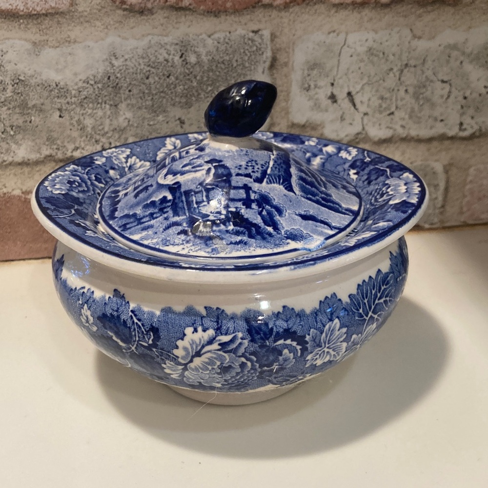 Enoch Woods Woods Ware English Scenery blue willow sugar bowl w/ lid 5”x3”CHIP*